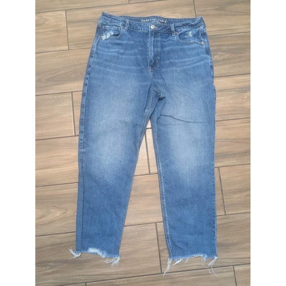 American Eagle Strigid Mom Jeans Women's Size 16 Short Blue Raw Hem Stretch